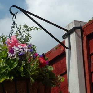 MyGardenGreen 2 x Hanging Basket Brackets for Concrete Posts supports Easy Fill baskets